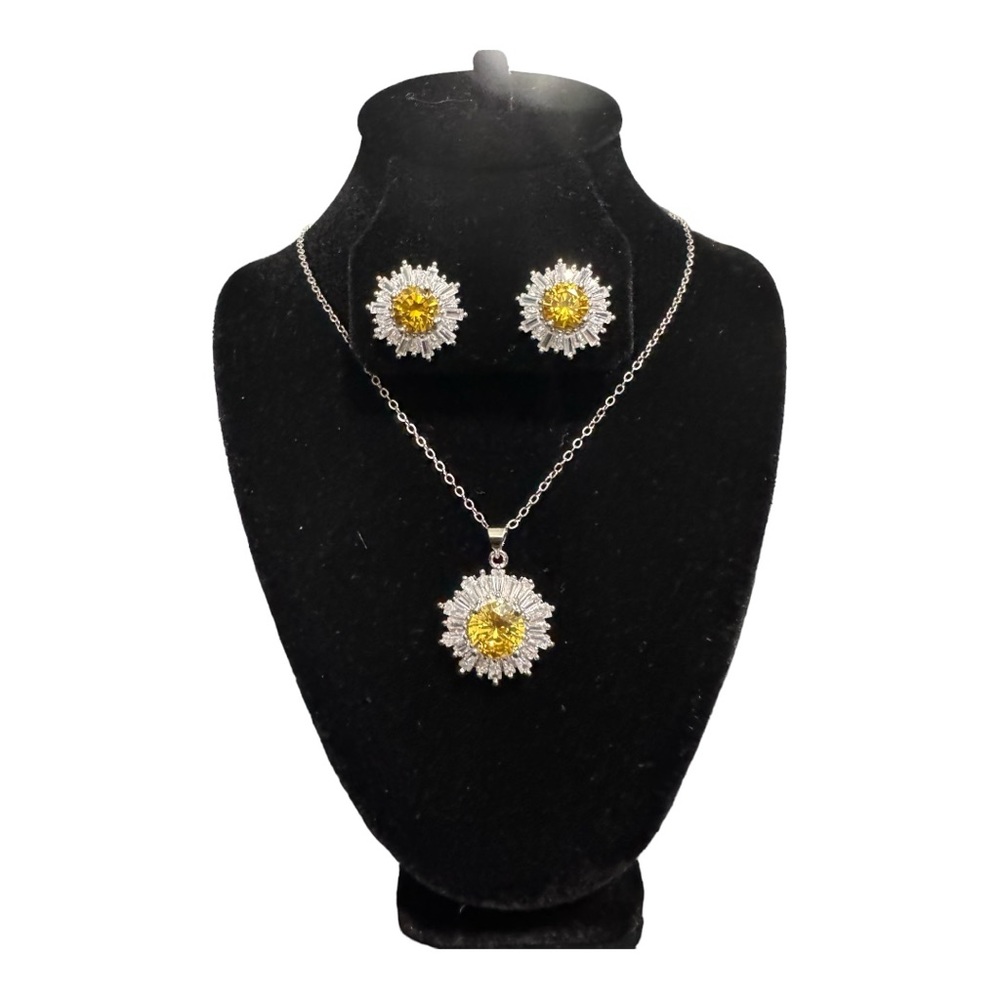 "Sparkling Elegance: Necklace and Earrings Jewelry Set"